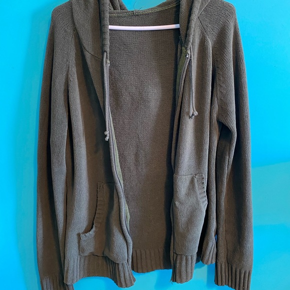 Soft green hoodie - Picture 2 of 3